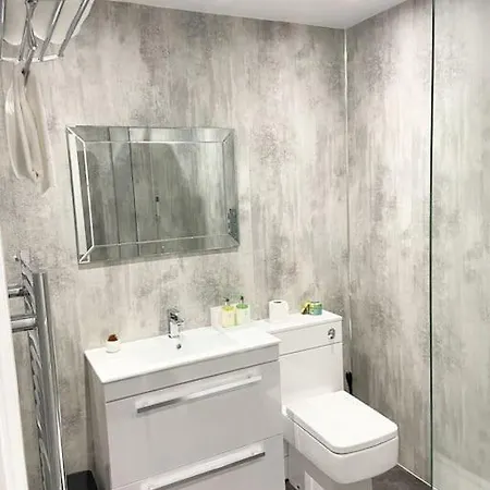 Lavender Apartment *